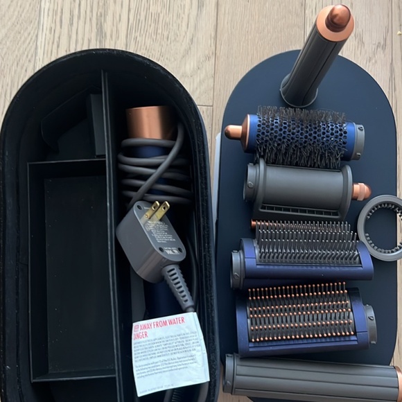 Dyson Airwrap Complete Long, Still on warranty until Sept 25 2025 - Picture 5 of 7